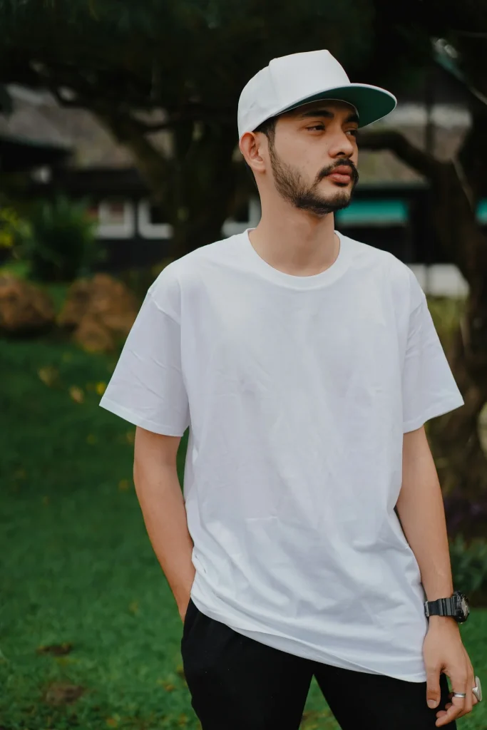 Best White T-Shirts for Men (Fit and Weight Compared)