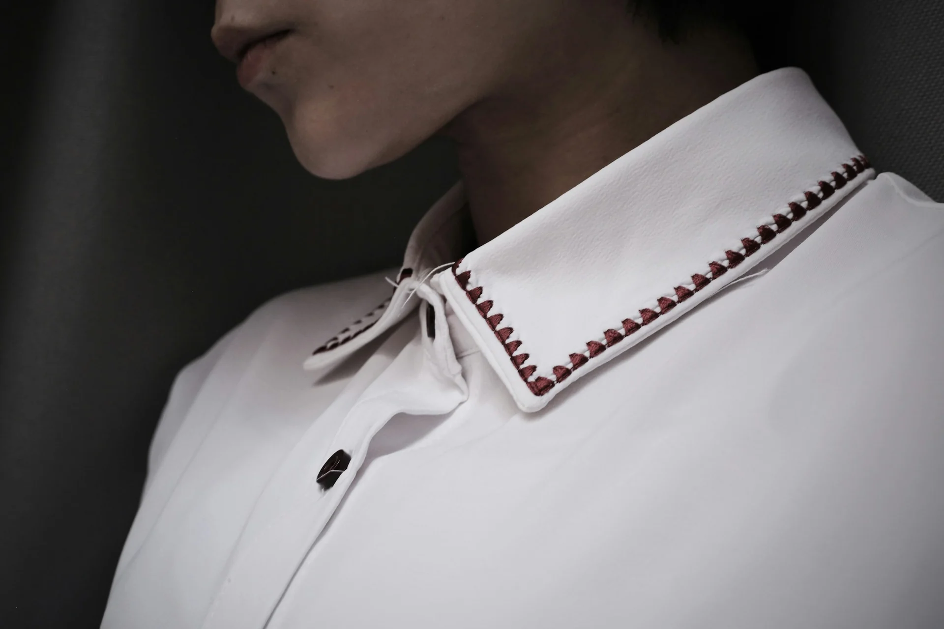 close-up of a ribbed crew neck collar on a white cotton t-shirt